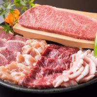 いろんなお肉を食べたい人はこれ！にぎわい盛　5,280円(税込)